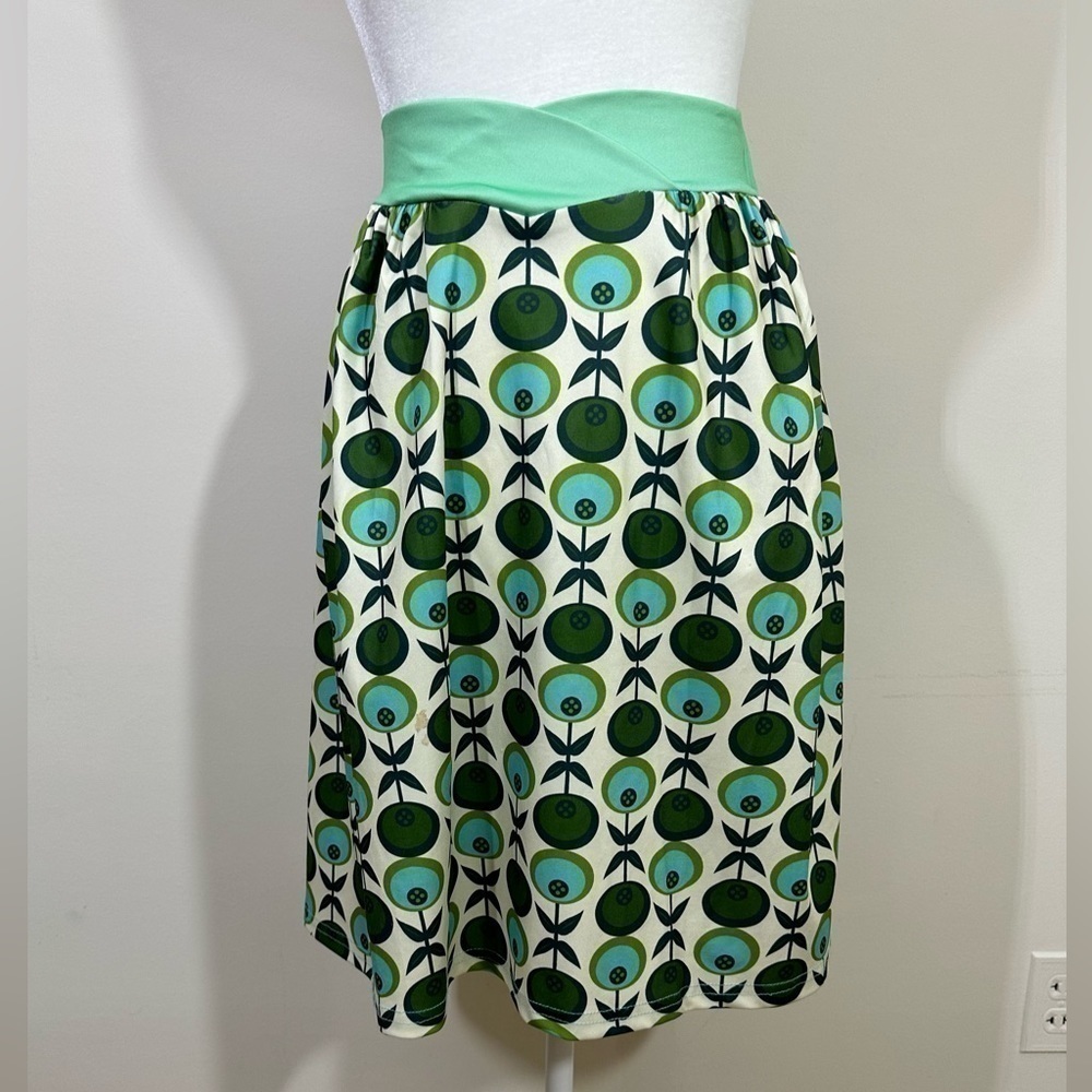 Miss Look sz med skirt vintage styling with elastic on the back waist